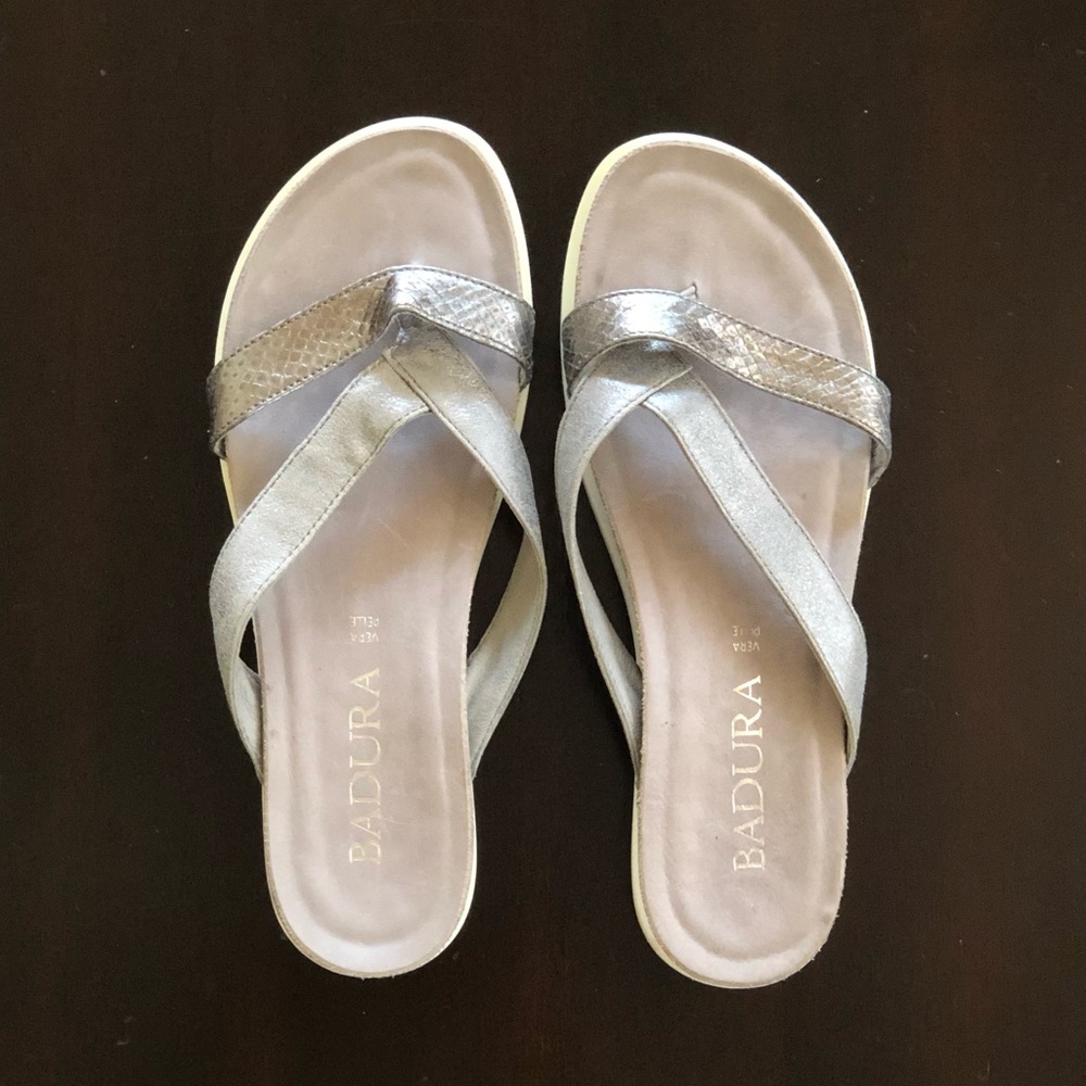 NWT Badura Leather Silver T-Strap Sandals Platform Sliders Shoes
